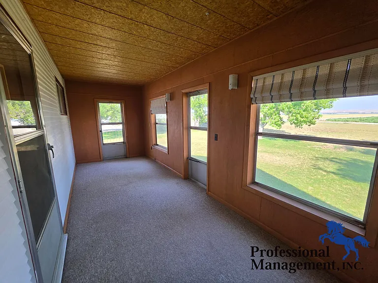 938 Bighorn Rd — Photo 2