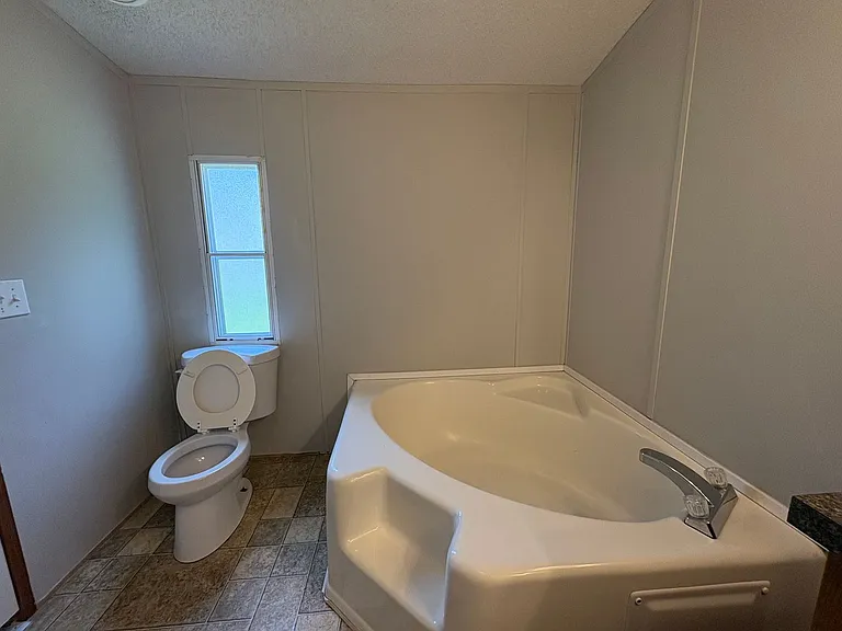 70 Henderson Rd — Photo 8