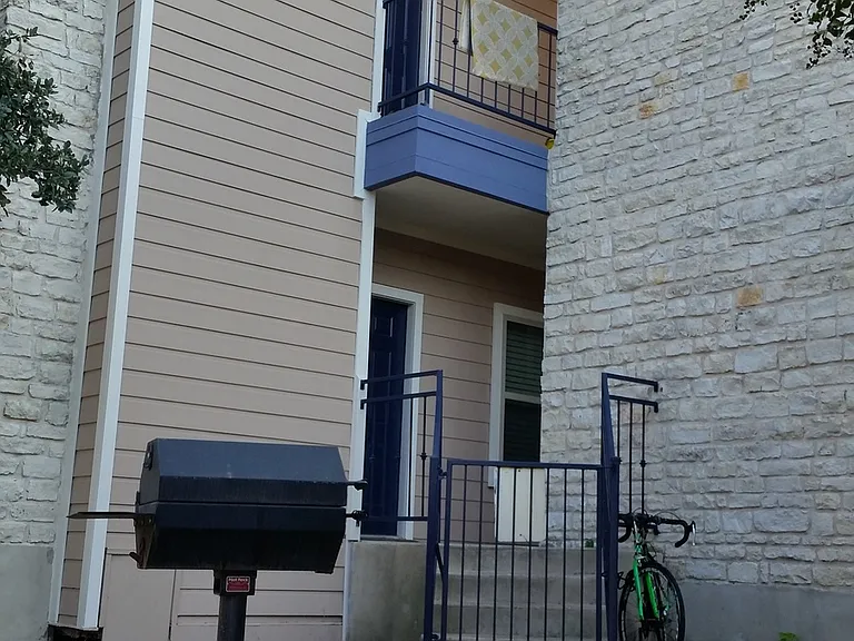 2414 Longview St — Photo 16