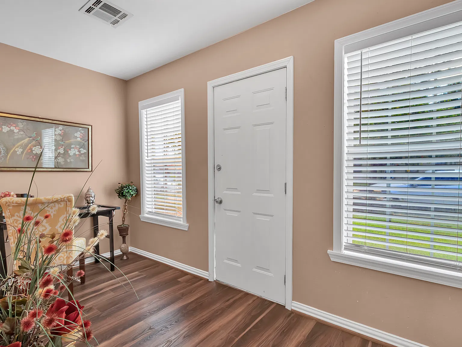 3 bed, 1268 sqft, $2,000 — Photo 4