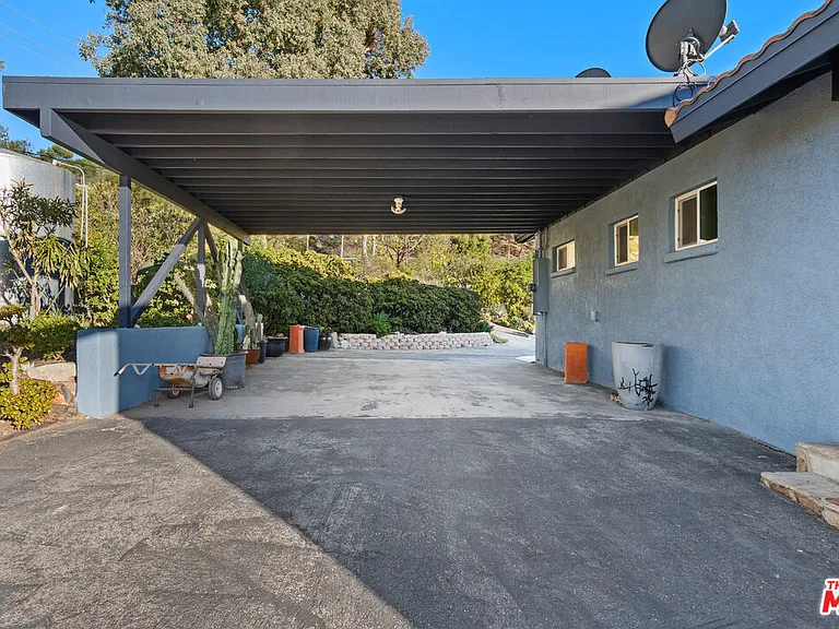 9402 Houston Rd — Photo 27