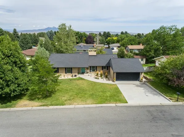 1107 Cedar Ln, Cody, WY 82414