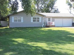 2713 Saint Elmo Dr, Hutchinson, KS 67502