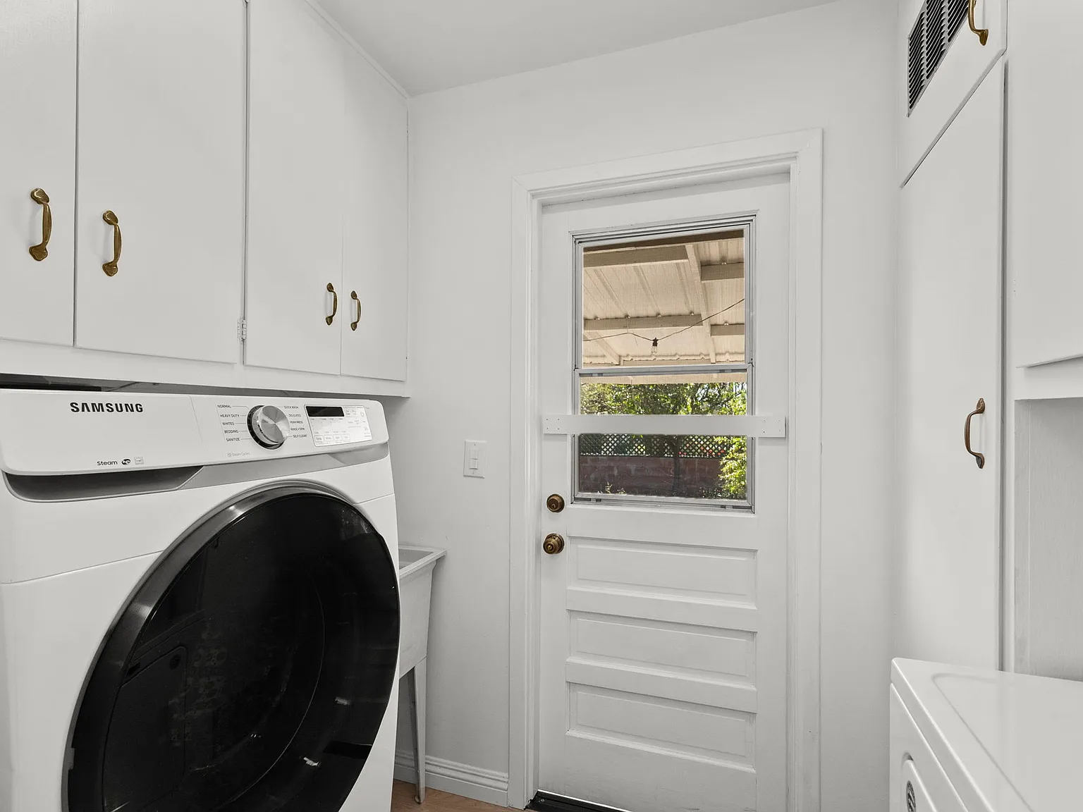 3 bed, 1252 sqft, $3,600 — Photo 3