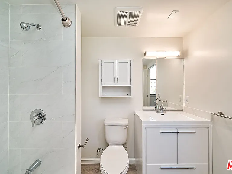 951 S Wilton Pl #201 — Photo 15