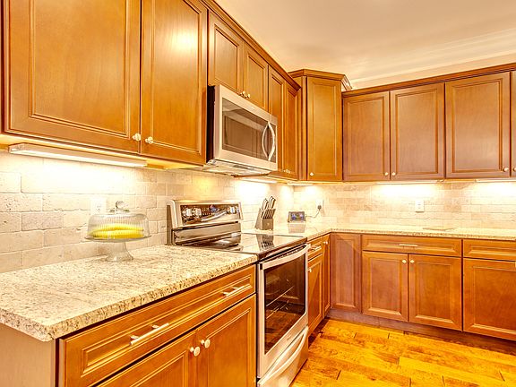 4th image of 7815 Saddlebrooke Dr