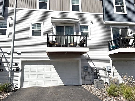 2nd image of 821 Roselyn Dr