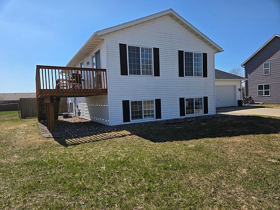 3rd image of 520 Elliot Dr SE