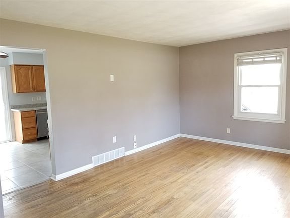 3rd image of 9417 Cincinnati Dr