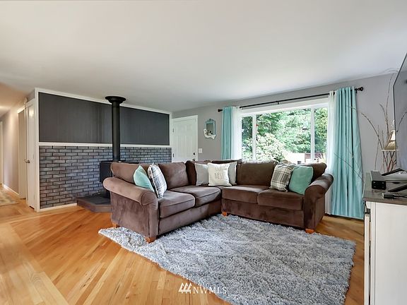 4th image of 15414 273rd Avenue Ct E