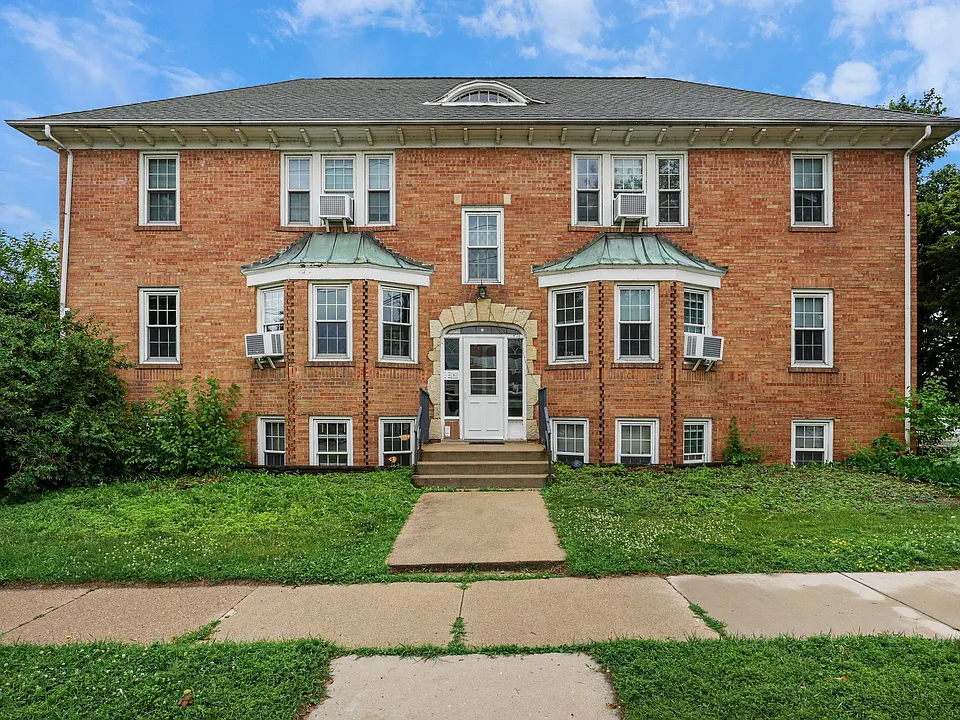 833 Midland St