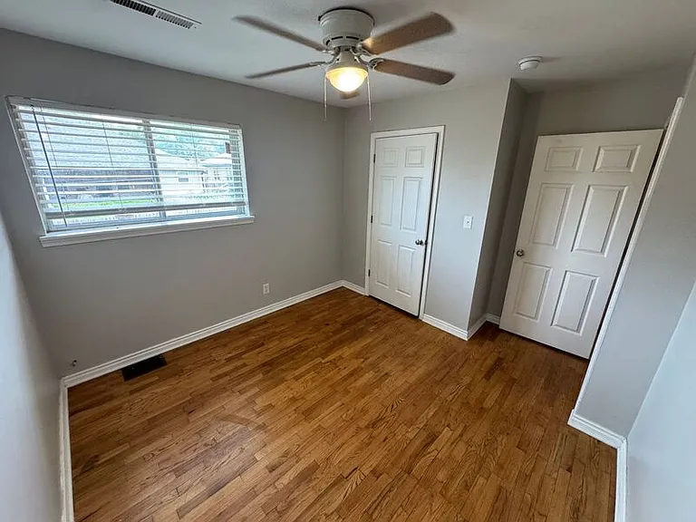 2929 E University St #9 — Photo 8
