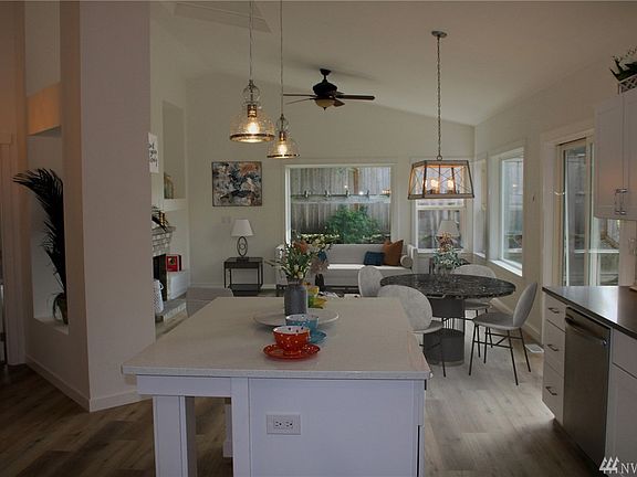 3rd image of 4405 Colebrooke Ln SE