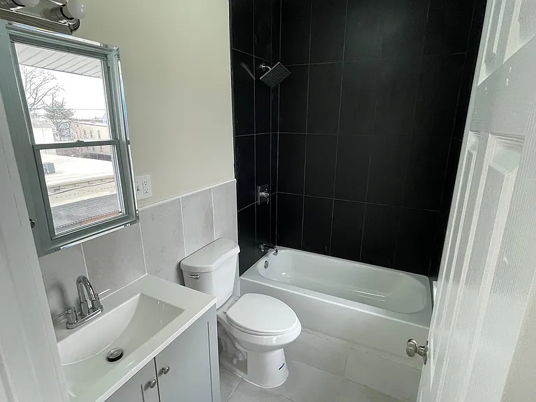 28 Wainwright St #3F — Photo 7