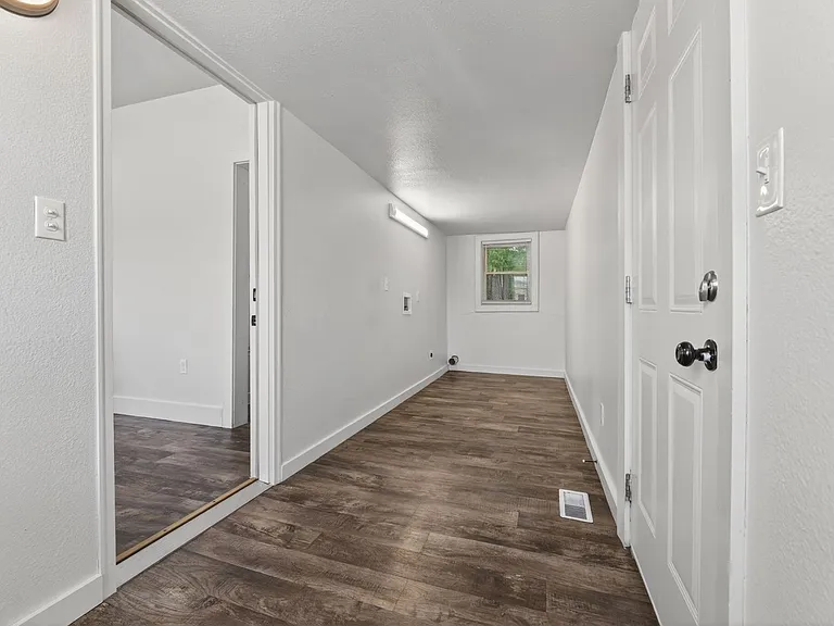 802 W McCormick St — Photo 3
