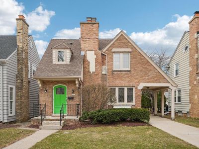 5671 North Bay Ridge AVENUE, Whitefish Bay, WI, 53217