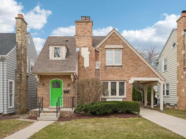 5671 North Bay Ridge AVENUE, Whitefish Bay, WI 53217