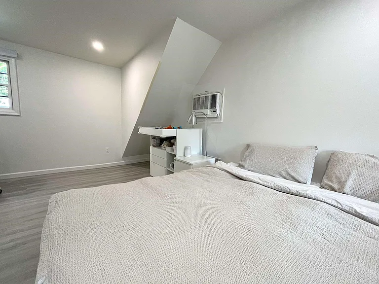149 W Clinton Ave — Photo 16