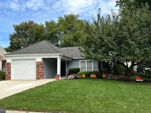 8 Cotherstone Dr, Southampton, NJ 08088