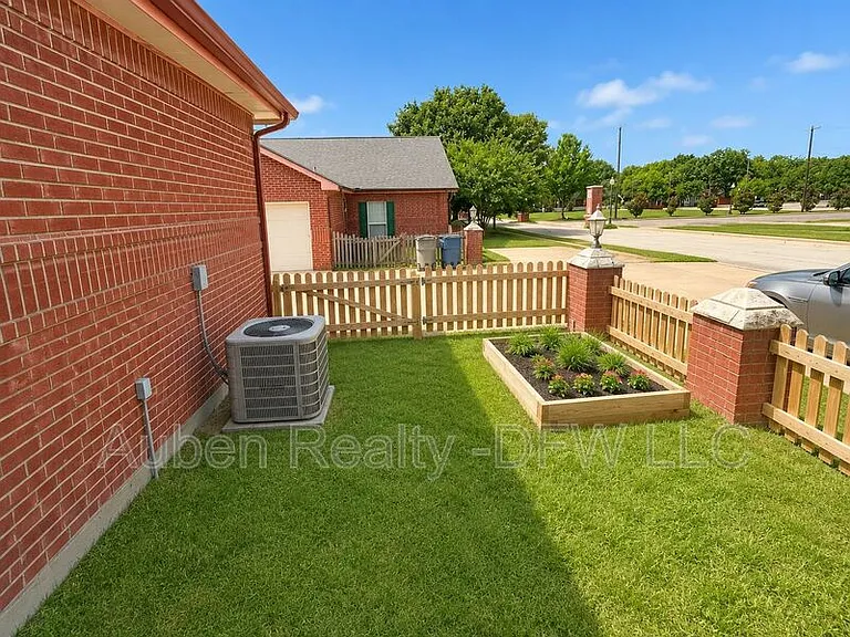 300 E Main St — Photo 24