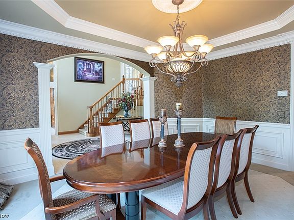 5th image of 6394 Manor Glen Dr