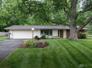 2423 Periwinkle Dr, Bellbrook, OH