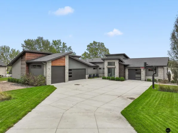 588 Sandy Pointe Pl, Ashland, NE 68003