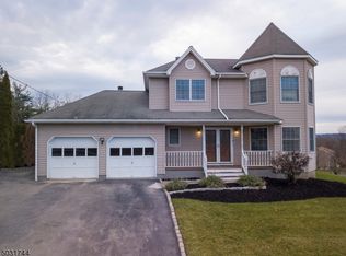 4 Brady Rd, Warwick, NY 10990