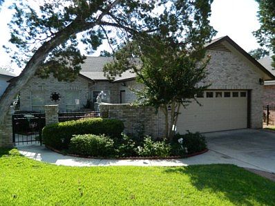 1st image of 621 Evergreen Ln