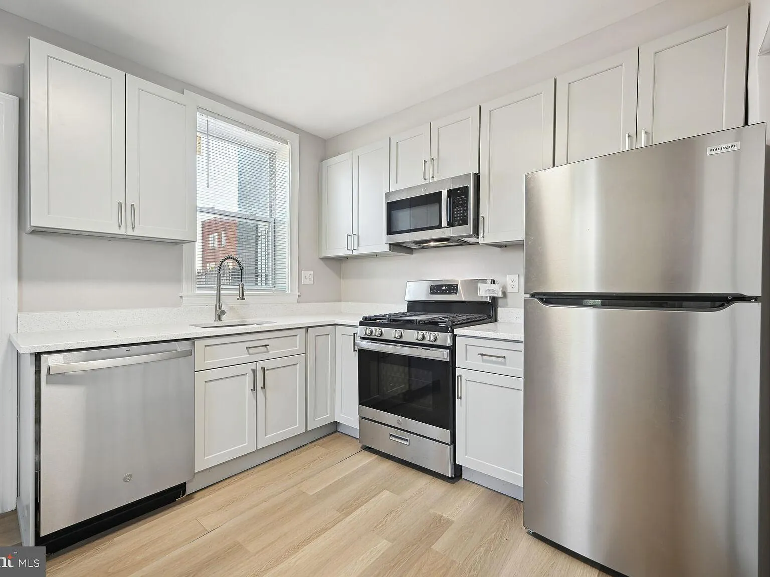 3 bed, 1280 sqft, $3,750 — Photo 3
