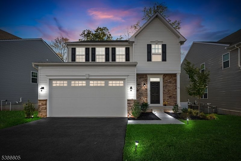 1st image of 58 Oakwood Blvd