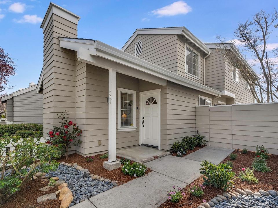 1st image of 304 Beacon Shores Dr