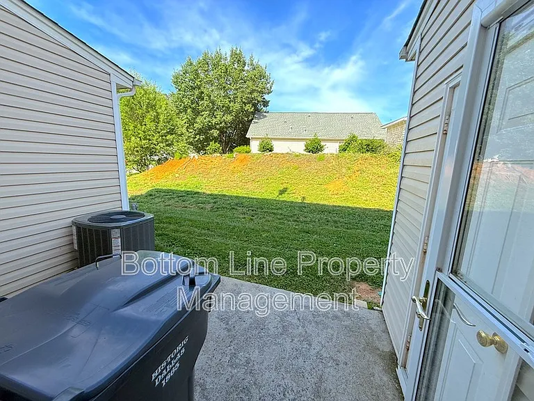 5703 Erin Dr — Photo 17