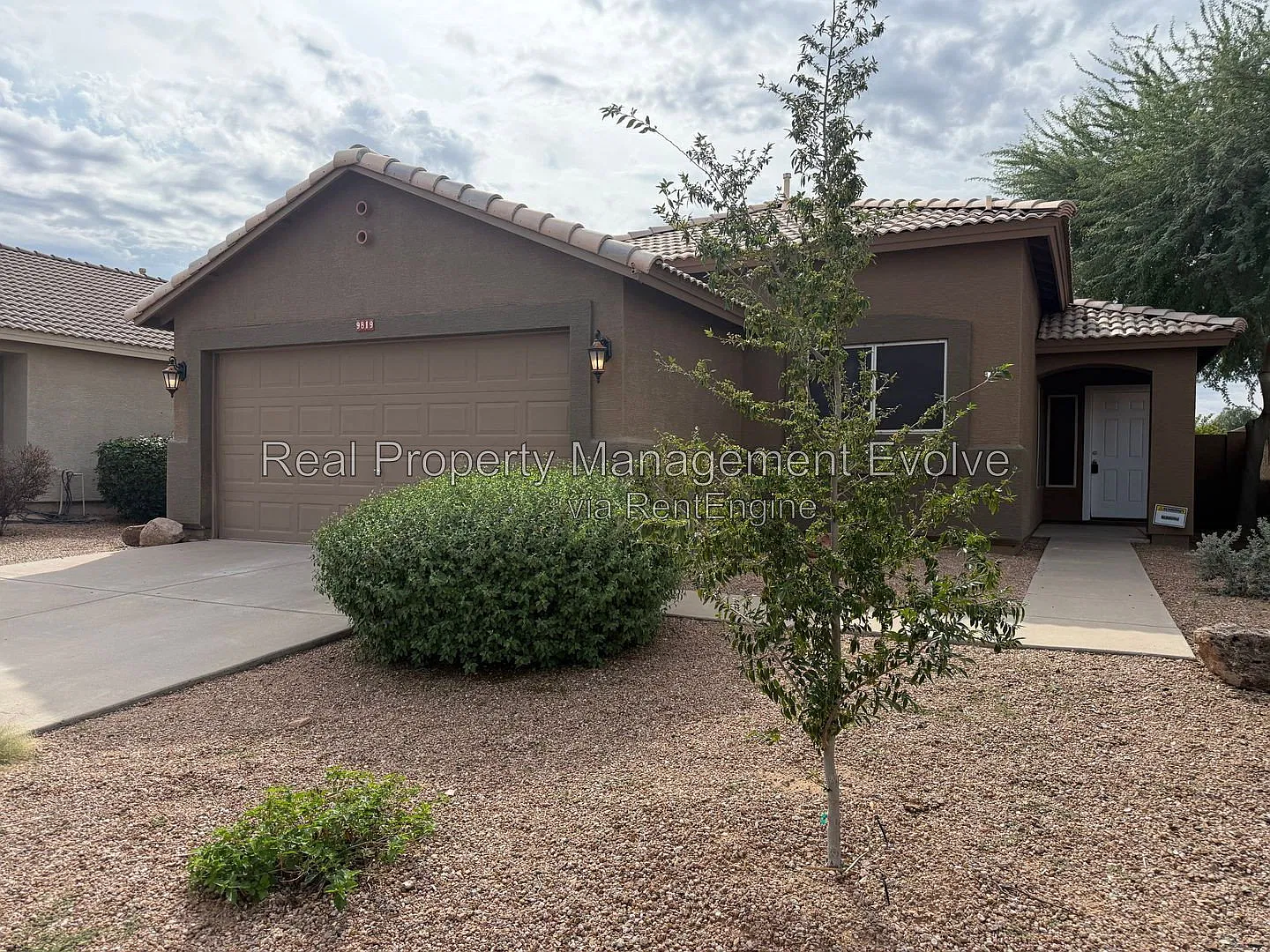 3 bed, 2.0 bath, 1353 sqft, $2,100 — Photo 3