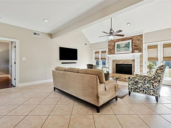 5th image of 20 Belle Grove Dr