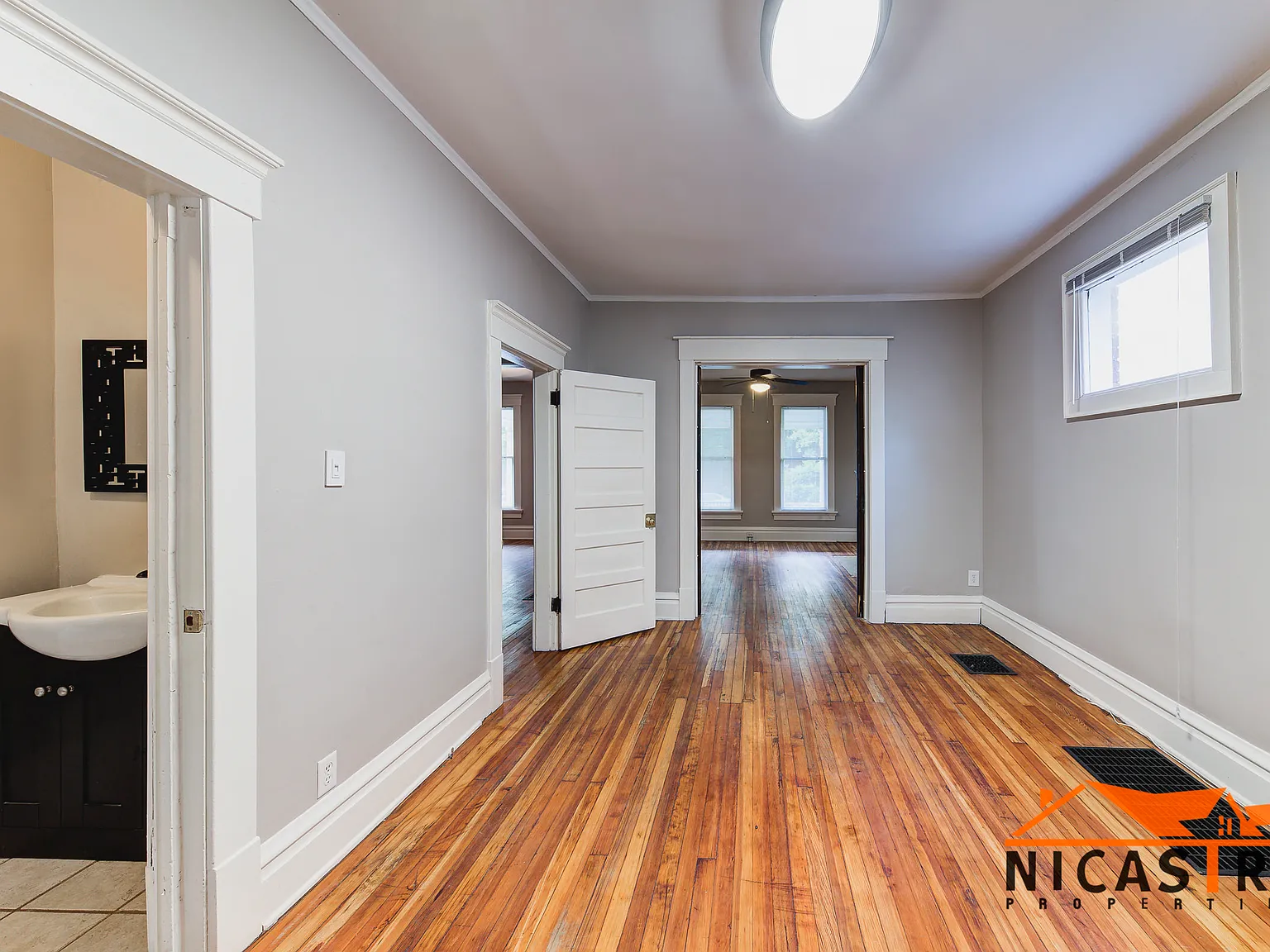 5 bed, 1.5 bath, 2195 sqft, $3,750 — Photo 2