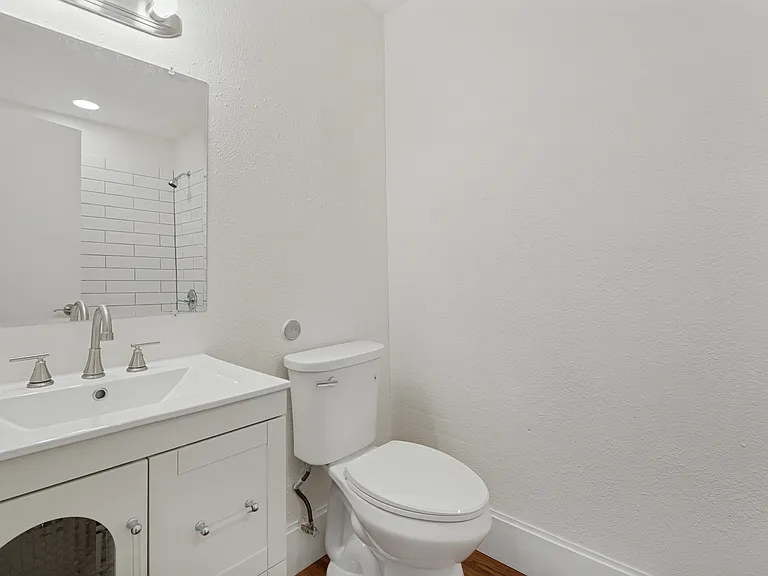 1818 Highland Dr — Photo 12