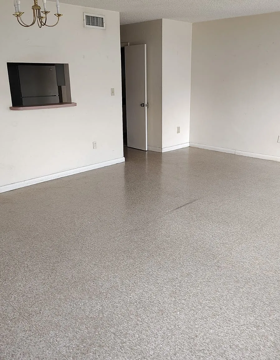 1250 Westland Apartments — Photo 2
