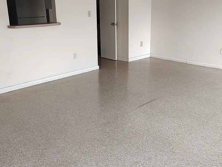 1250 Westland Apartments — Photo 2