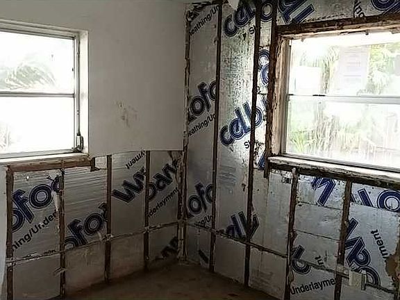 5th image of 1824 SW 20th St