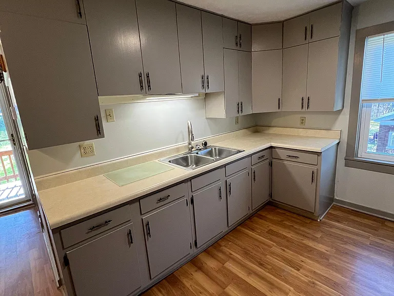 1117 W 2nd St #2 — Photo 18