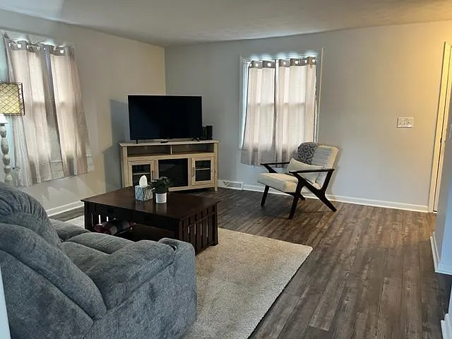 3876 Beech Hill Rd NW — Photo 3