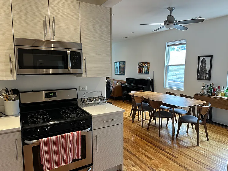 1452 N Greenview Ave #2F — Photo 2