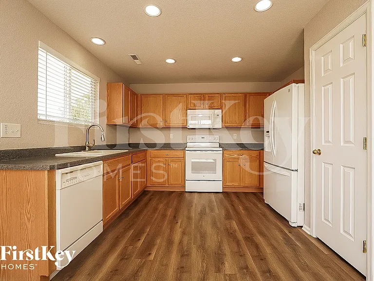 783 Willow Dr — Photo 7
