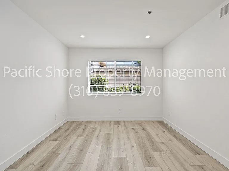 Montrose Apartments — Photo 6