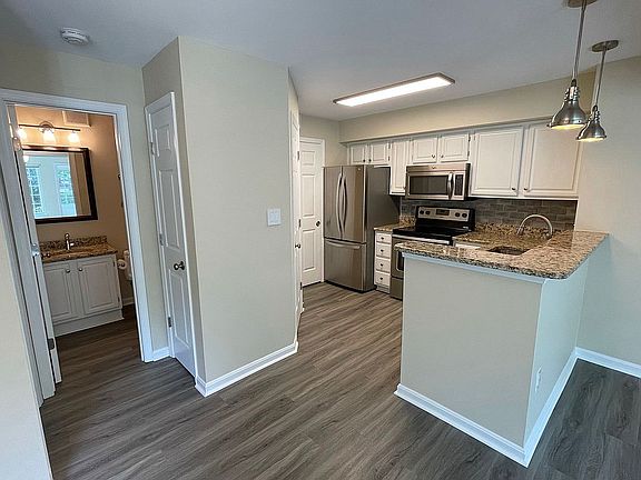 4th image of 1607 Airy Hill Ct #7B