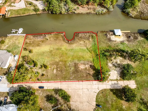 1504 Park Dr, Gautier, MS 39553