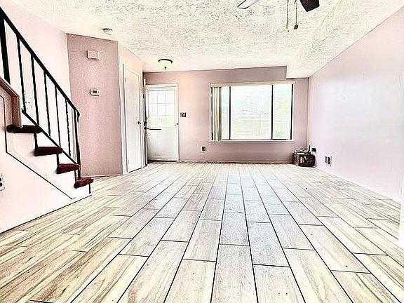 5th image of 406 Weser Ave
