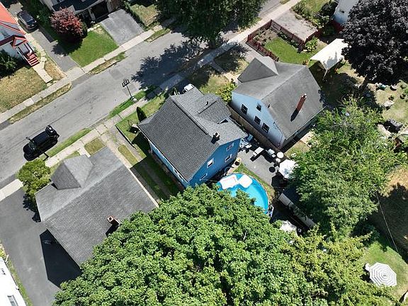 5th image of 173 Portage St