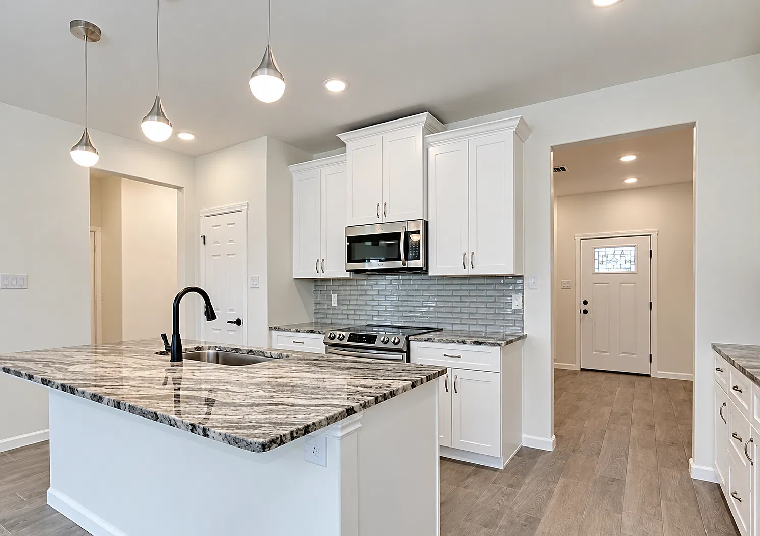 3 bed, 2122 sqft, $2,200 — Photo 4